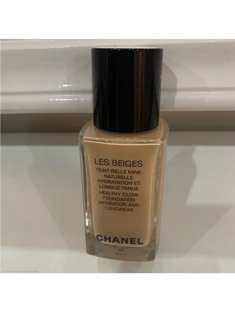 CHANEL Les Beiges Healthy Glow Foundation B30 - Cream & Black Packaging